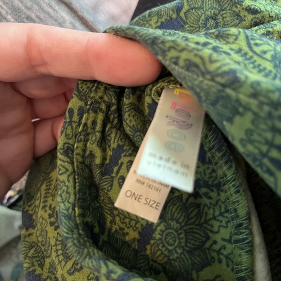 Lularoe o/s leggings - Picture 2 of 3
